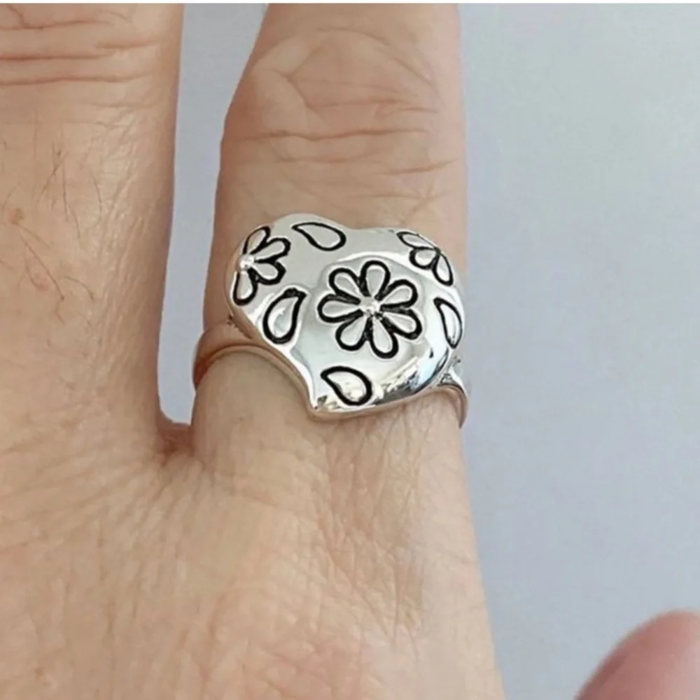 FLOWER RING - Picture 3 of 8